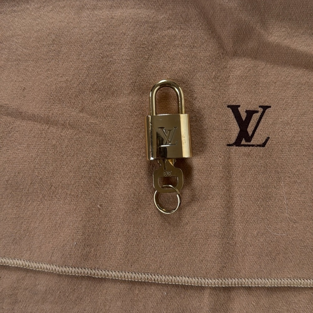 Louis Vuitton Lock and Key# 313, 318, 314, 323 & 327 - Picture 6 of 8